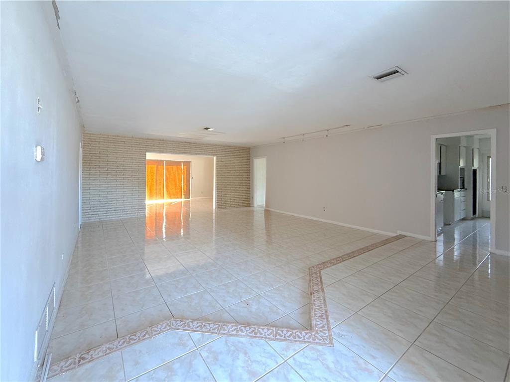 2464 Derbyshire Road Maitland, FL 32751 - Photo 10 of 42 a view of an empty room and window