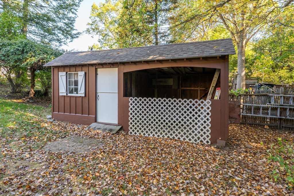 41 Marcus Road Wilmington, MA 01887 - Photo 28 of 29 a view of a house with a door