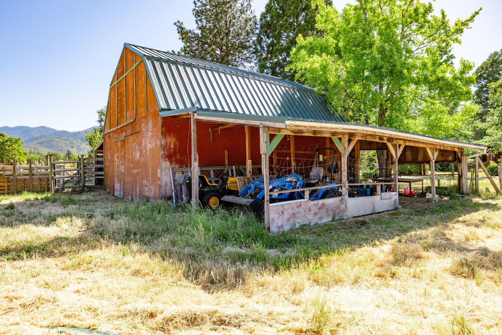 705 Foss Road Talent, OR 97540 - Photo 65 of 93 Barn