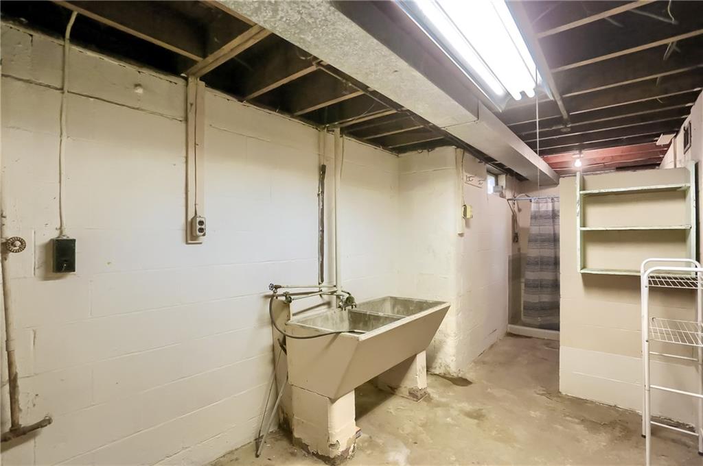 814 Marshall Road Monaca, PA 15061 - Photo 17 of 25 laundry area