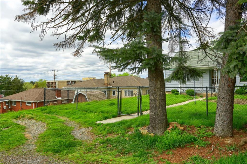 814 Marshall Road Monaca, PA 15061 - Photo 4 of 25 Fencing and rear parking