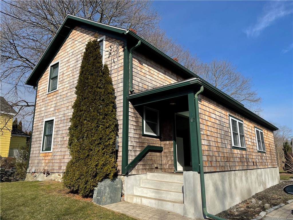 102 3rd Beach Road Middletown, RI 02842 - Photo 1 of 29