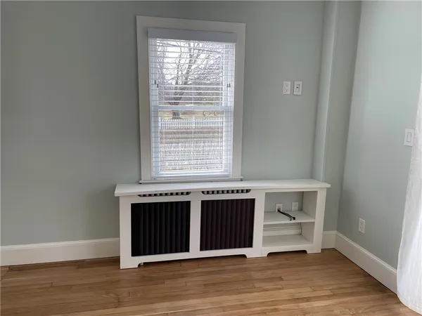 $2,500 | 102 3rd Beach Road, Middletown, RI 02842
