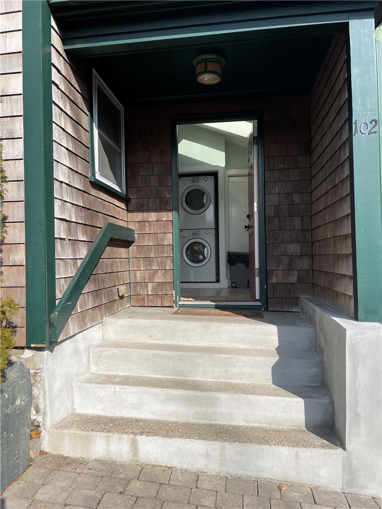 102 3rd Beach Road Middletown, RI 02842 - Photo 2 of 29