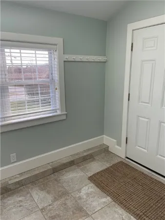 $2,500 | 102 3rd Beach Road, Middletown, RI 02842