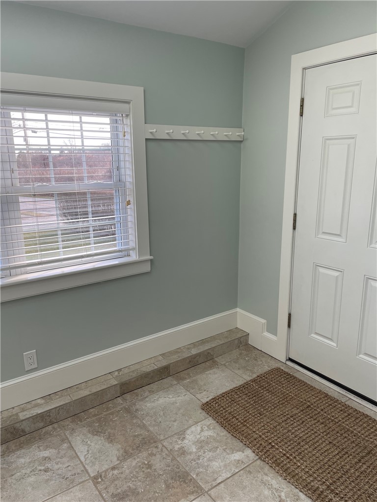 102 3rd Beach Road Middletown, RI 02842 - Photo 3 of 29 entrance way