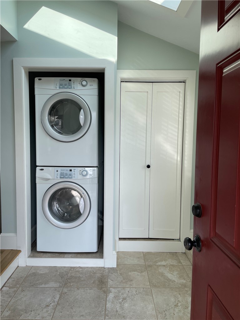 102 3rd Beach Road Middletown, RI 02842 - Photo 4 of 29