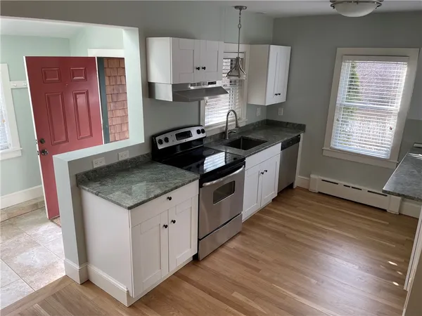 $2,500 | 102 3rd Beach Road, Middletown, RI 02842