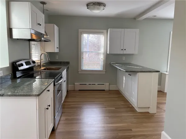 $2,500 | 102 3rd Beach Road, Middletown, RI 02842