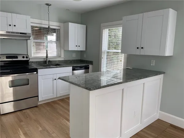 $2,500 | 102 3rd Beach Road, Middletown, RI 02842