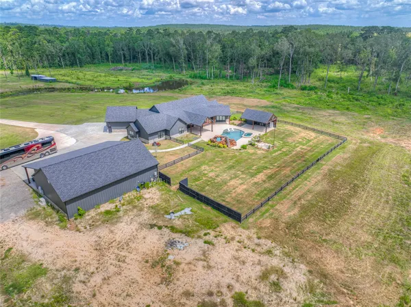 a view of a backyard with a big yard