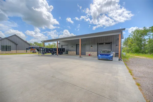 a view of an outdoor space parking area