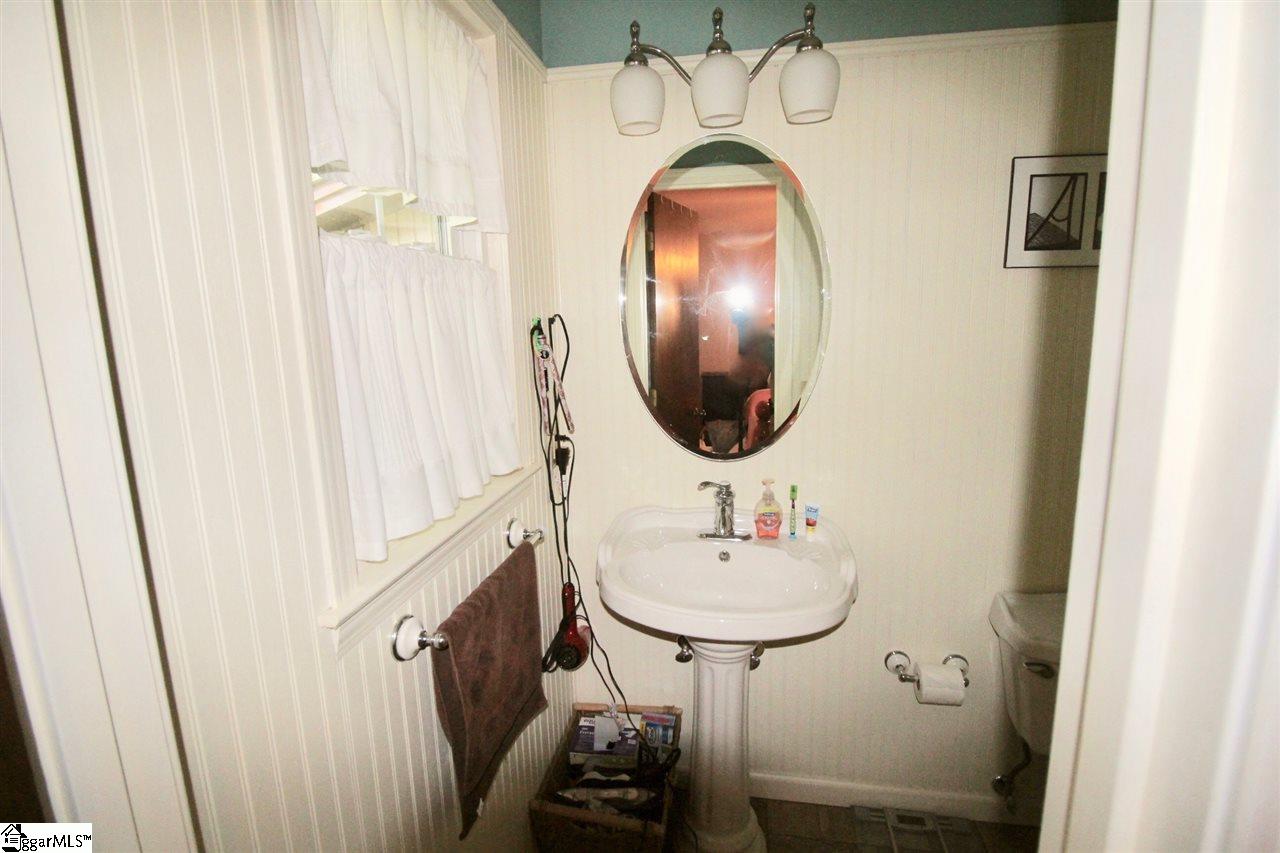 206 Lawrence Bridge Road Seneca, SC 29672 - Photo 29 of 36 Gallery Image 29