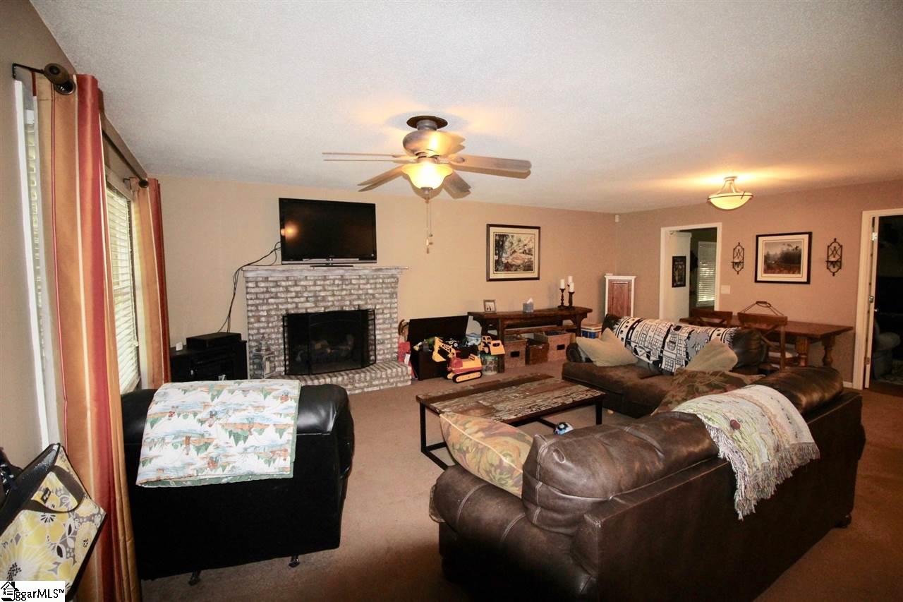 206 Lawrence Bridge Road Seneca, SC 29672 - Photo 9 of 36 Gallery Image 9