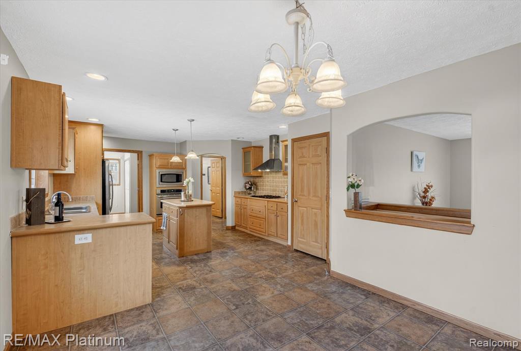 2670 East Maple Road Milford, MI 48381 - Photo 14 of 61 Gallery Image 14