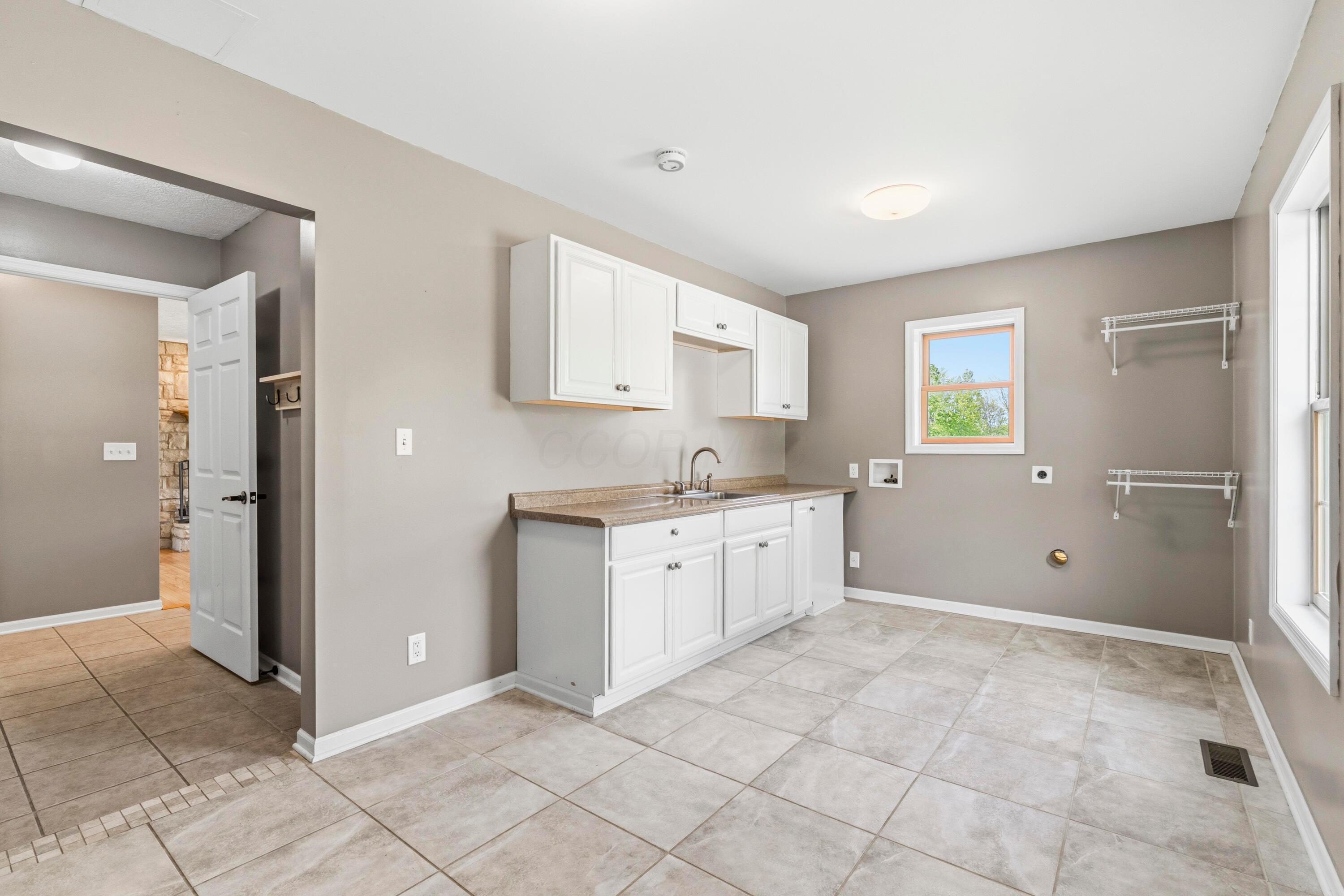 8507 Benner Road Johnstown, OH 43031 - Photo 25 of 69 1st Floor Mudroom with it's own entrance and laundry hookup!