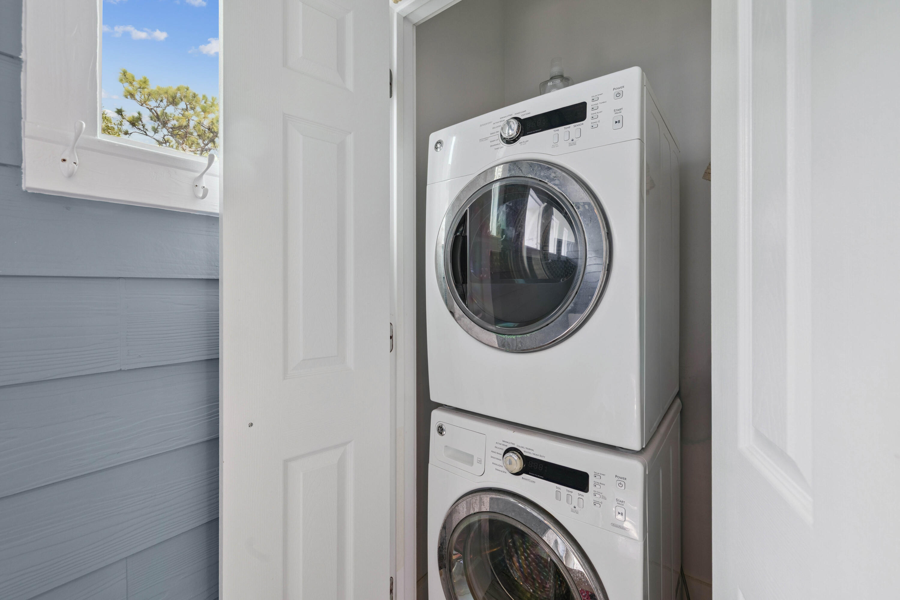 298 Cullman Avenue Santa Rosa Beach, FL 32459 - Photo 40 of 63 a utility room with dryer and washer