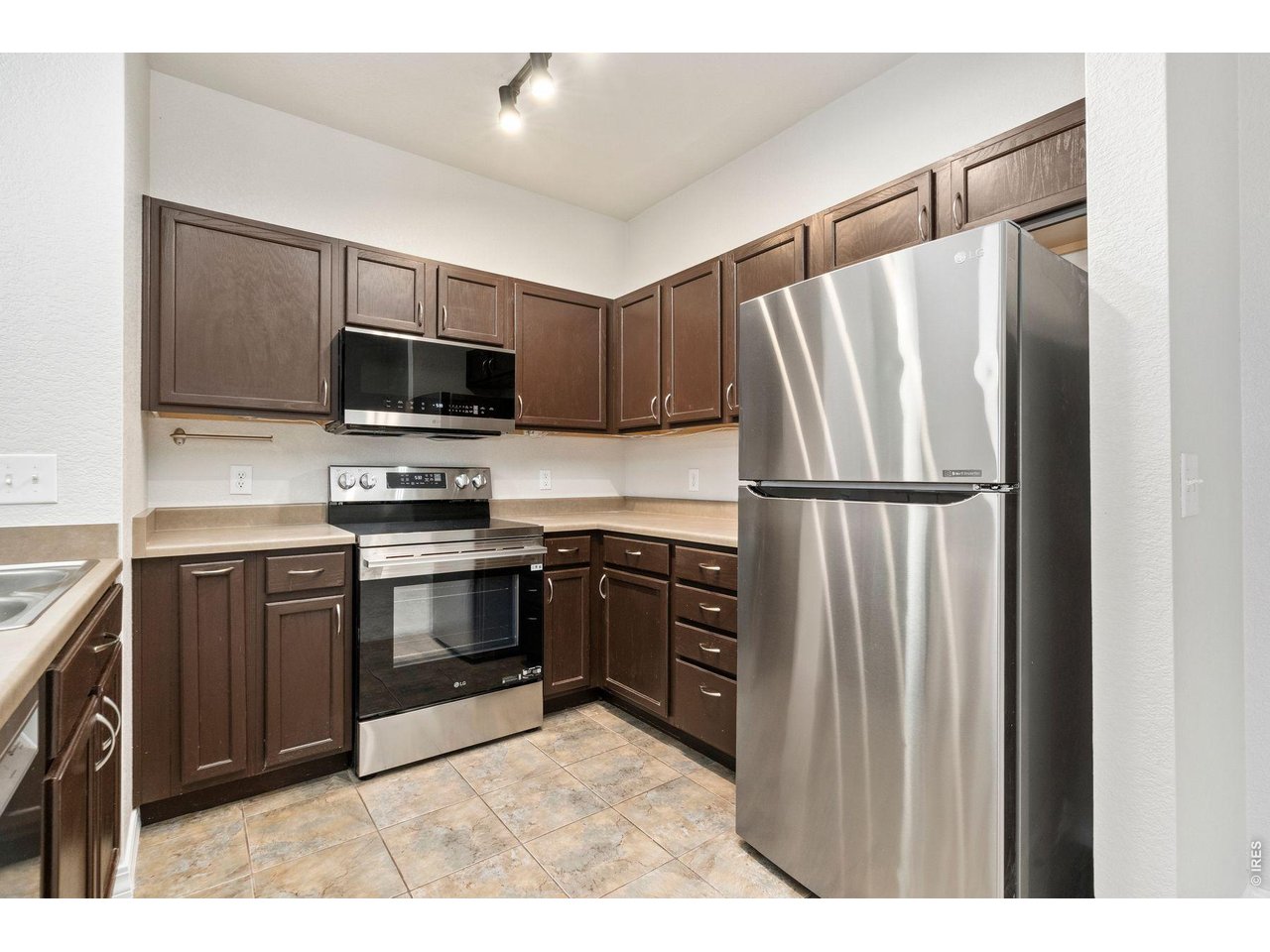 2133 Krisron Road, Unit C304 Fort Collins, CO 80525 - Photo 16 of 27 Brand new stainless appliances!