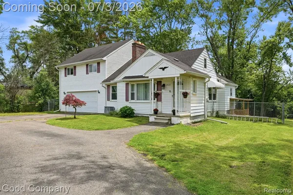 $300,000 | 29693 Medbury Street, Farmington Hills, MI 48336