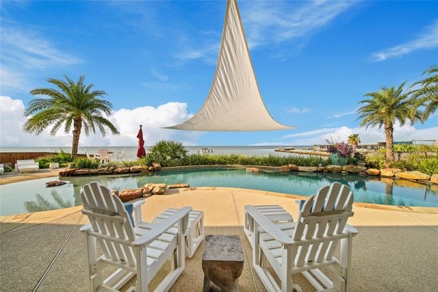 206 Avenue A Dickinson, TX 77539 - Photo 1 of 38