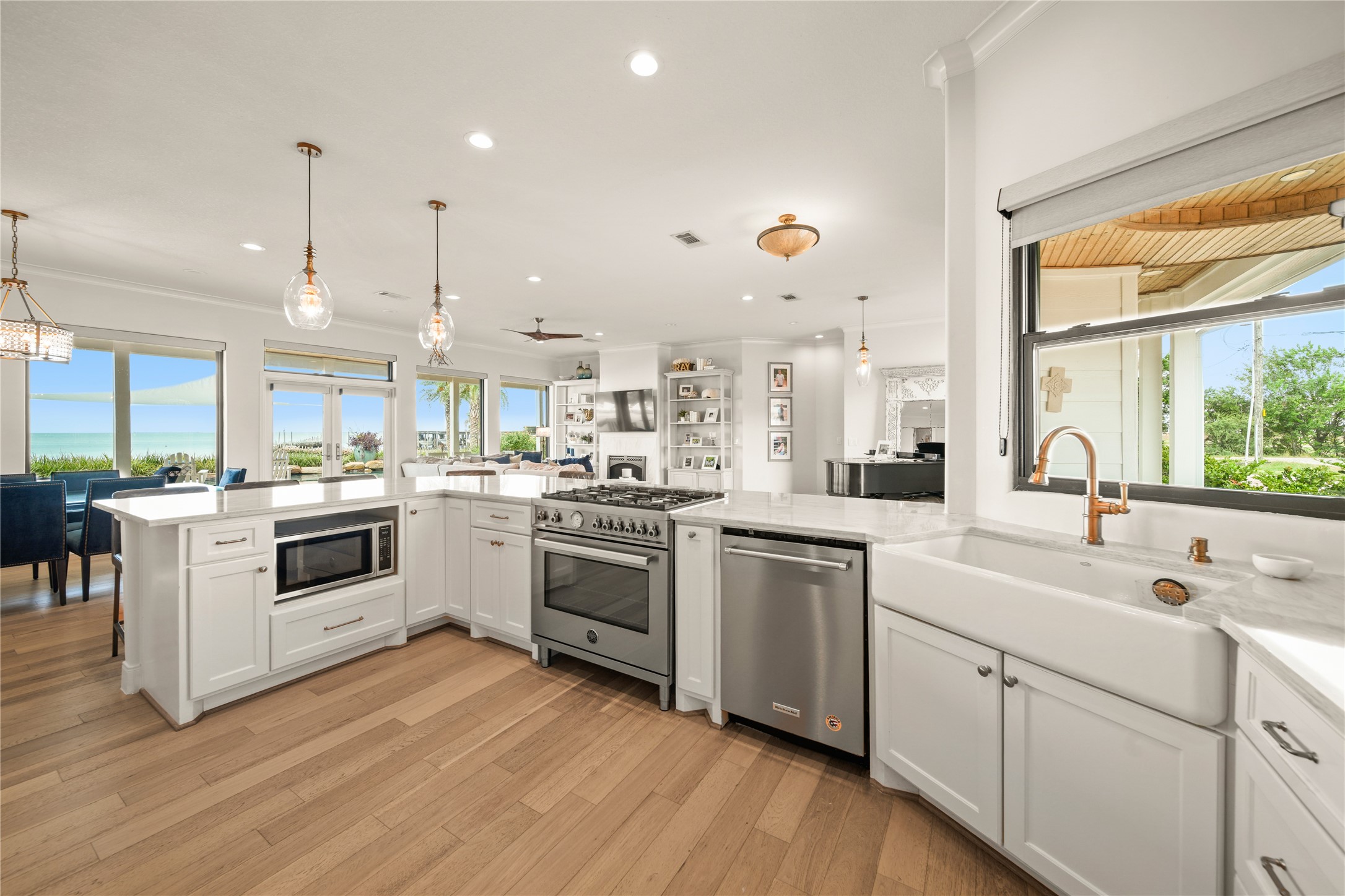 206 Avenue A Dickinson, TX 77539 - Photo 10 of 38