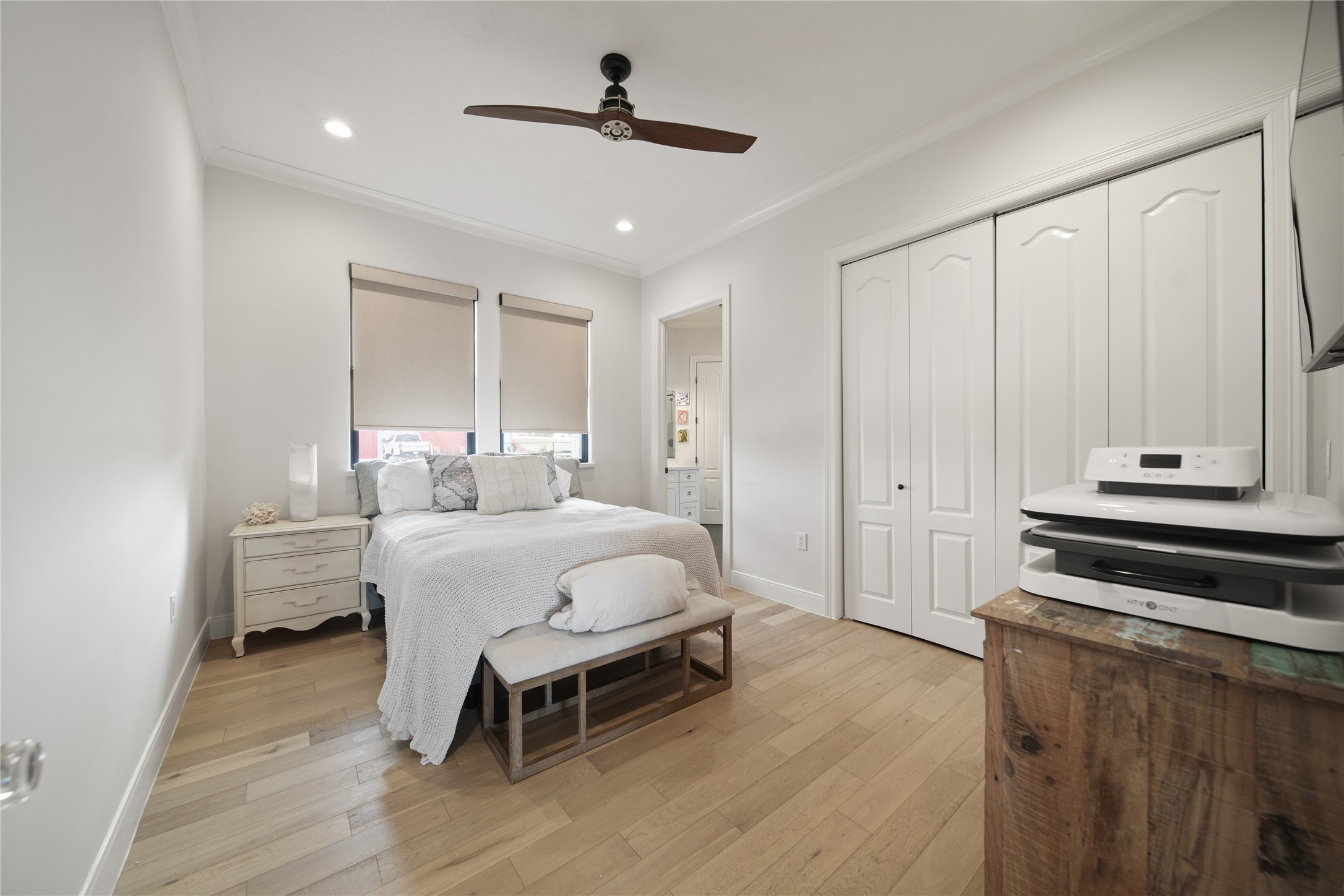 206 Avenue A Dickinson, TX 77539 - Photo 21 of 38 Secondary Bedroom!