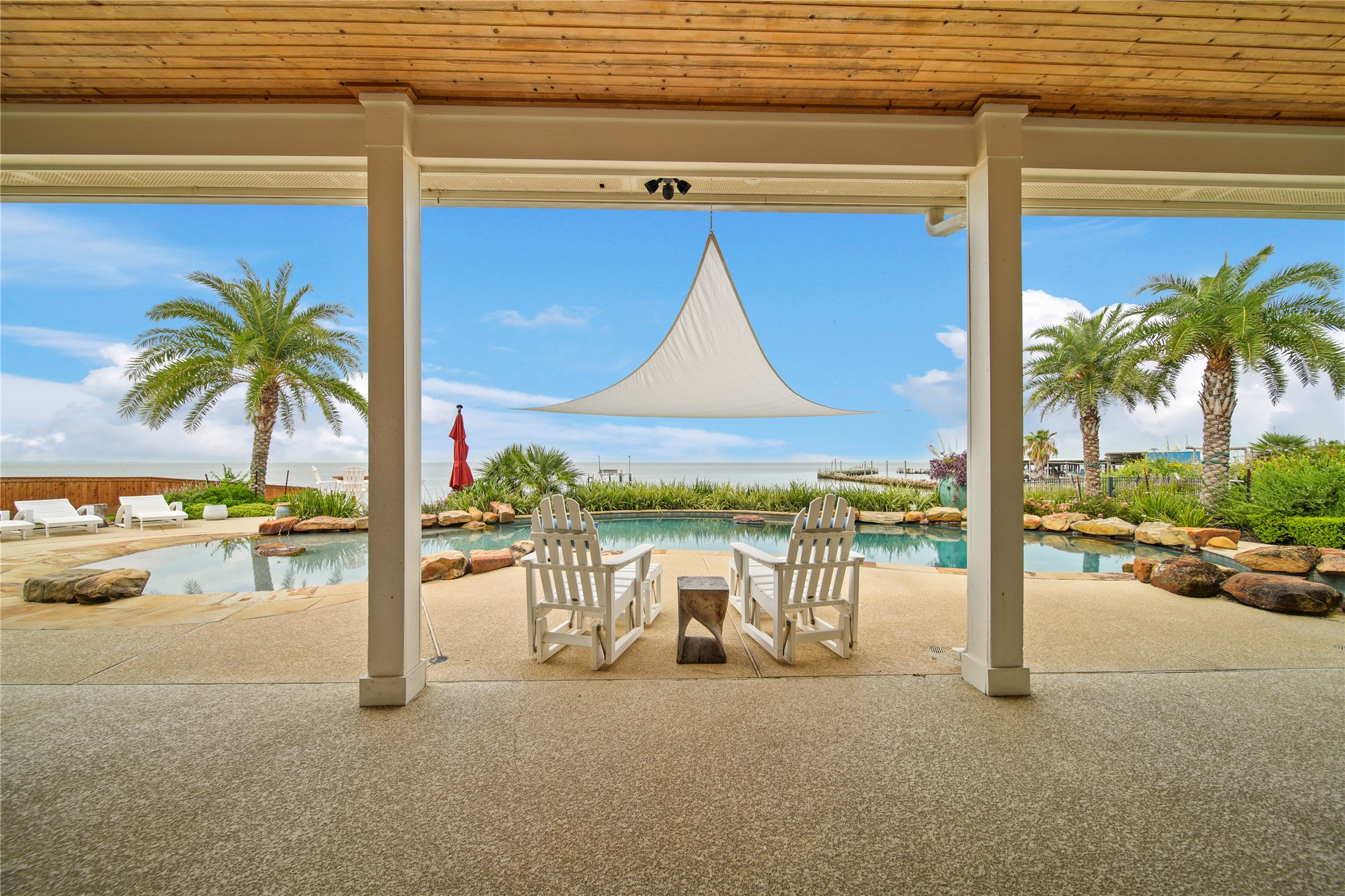 206 Avenue A Dickinson, TX 77539 - Photo 24 of 38 So Peaceful and Tranquil!