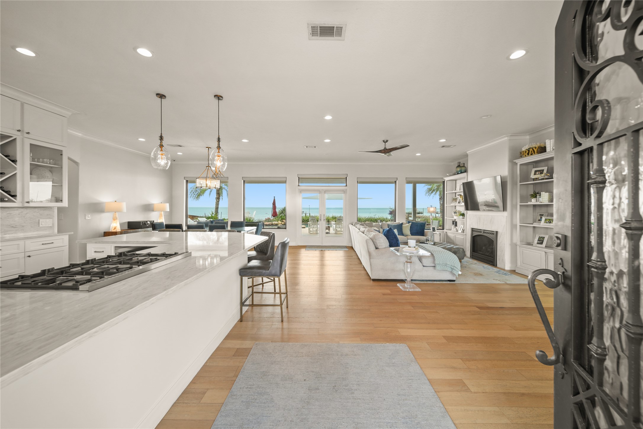 206 Avenue A Dickinson, TX 77539 - Photo 4 of 38 Enter through the Metal Door into