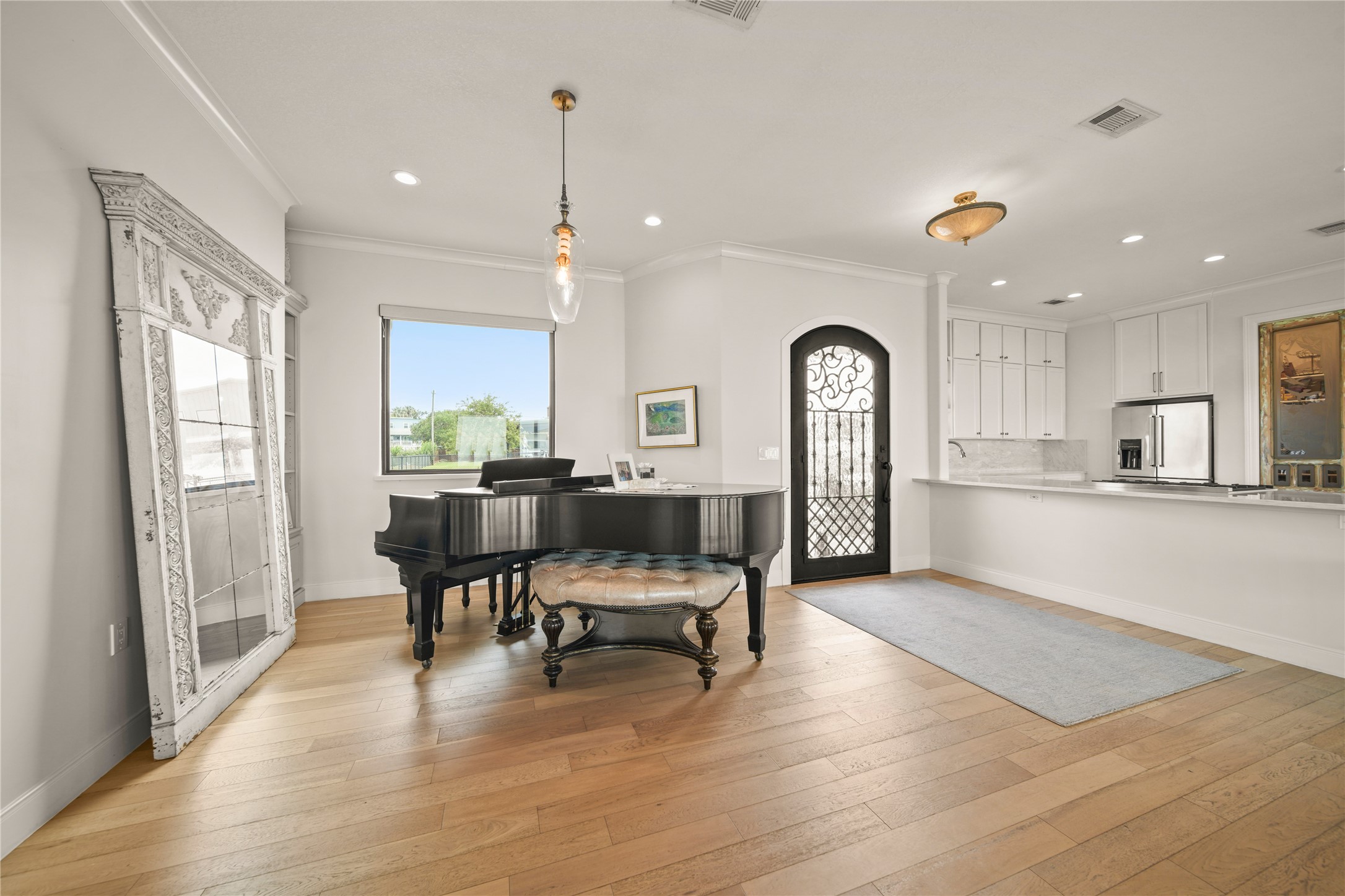 206 Avenue A Dickinson, TX 77539 - Photo 6 of 38