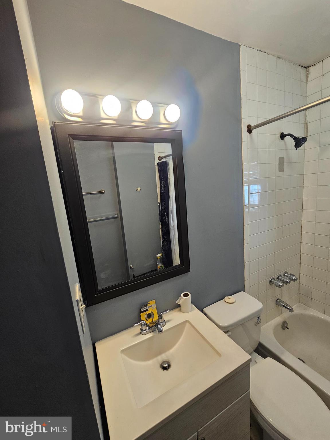 249 East Sharpnack Street Philadelphia, PA 19119 - Photo 15 of 18