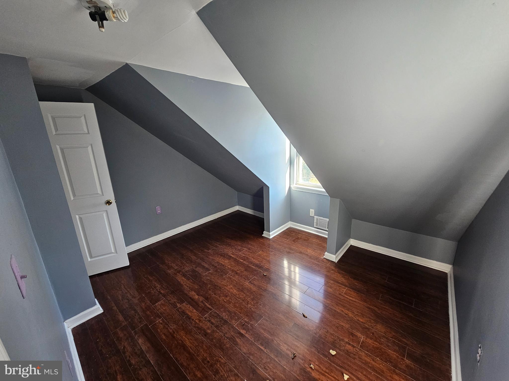 249 East Sharpnack Street Philadelphia, PA 19119 - Photo 8 of 18