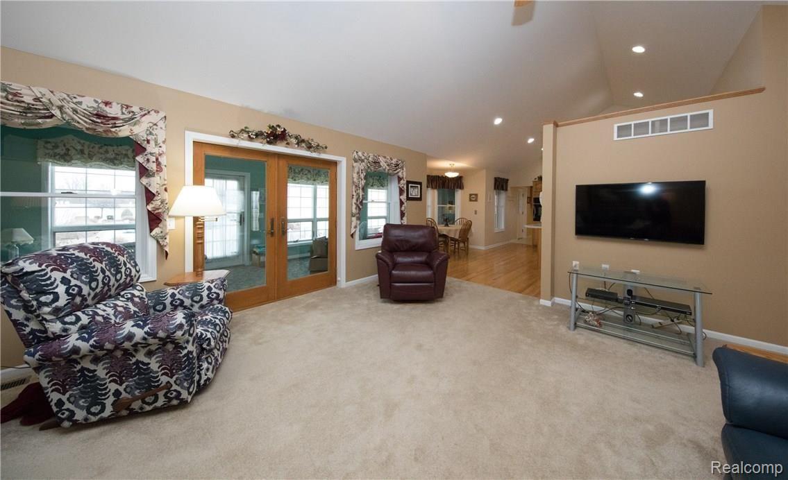 4352 North Oak Road Davison, MI 48423 - Photo 20 of 70 GreatRoom1.jpg