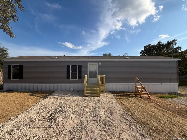 $1,300 | 583 Lone Shadow, Unit B, Spring Branch, TX 78070