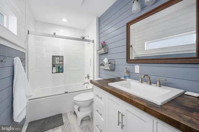 a view of a pathway of a house