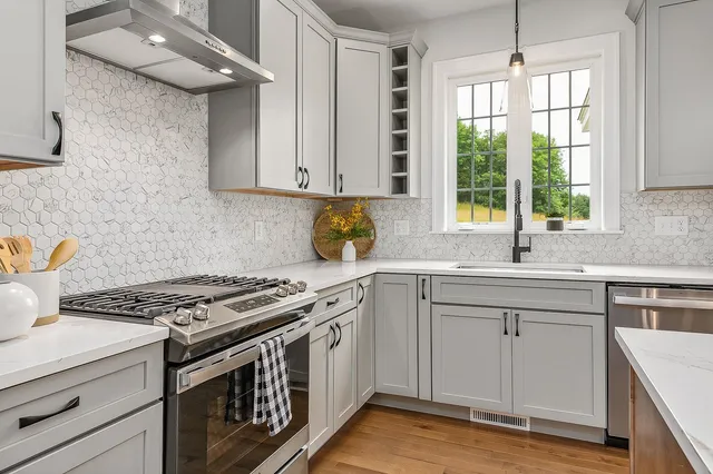 $1,350,000 | Lot 8 Emerson Ridge, Unit 8, Dover, NH 03820