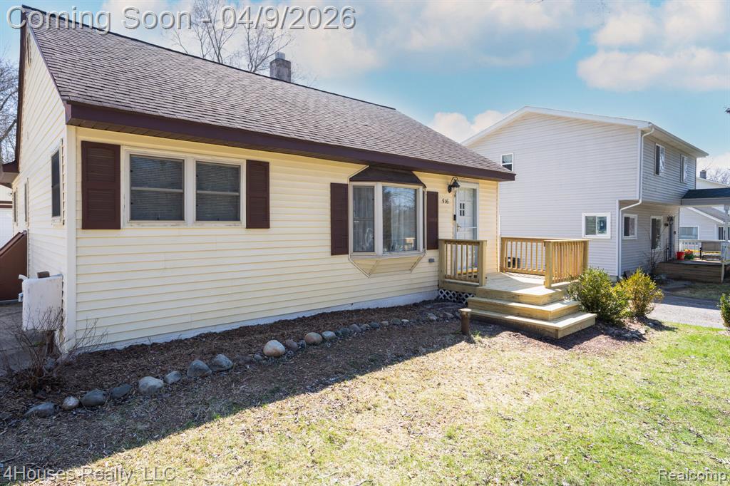 516 East Glass Road Ortonville, MI 48462 - Photo 4 of 27 Gallery Image 4