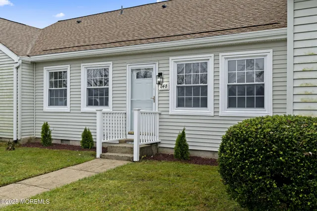 $337,000 | 84 Parkway Drive, Unit B, Freehold, NJ 07728