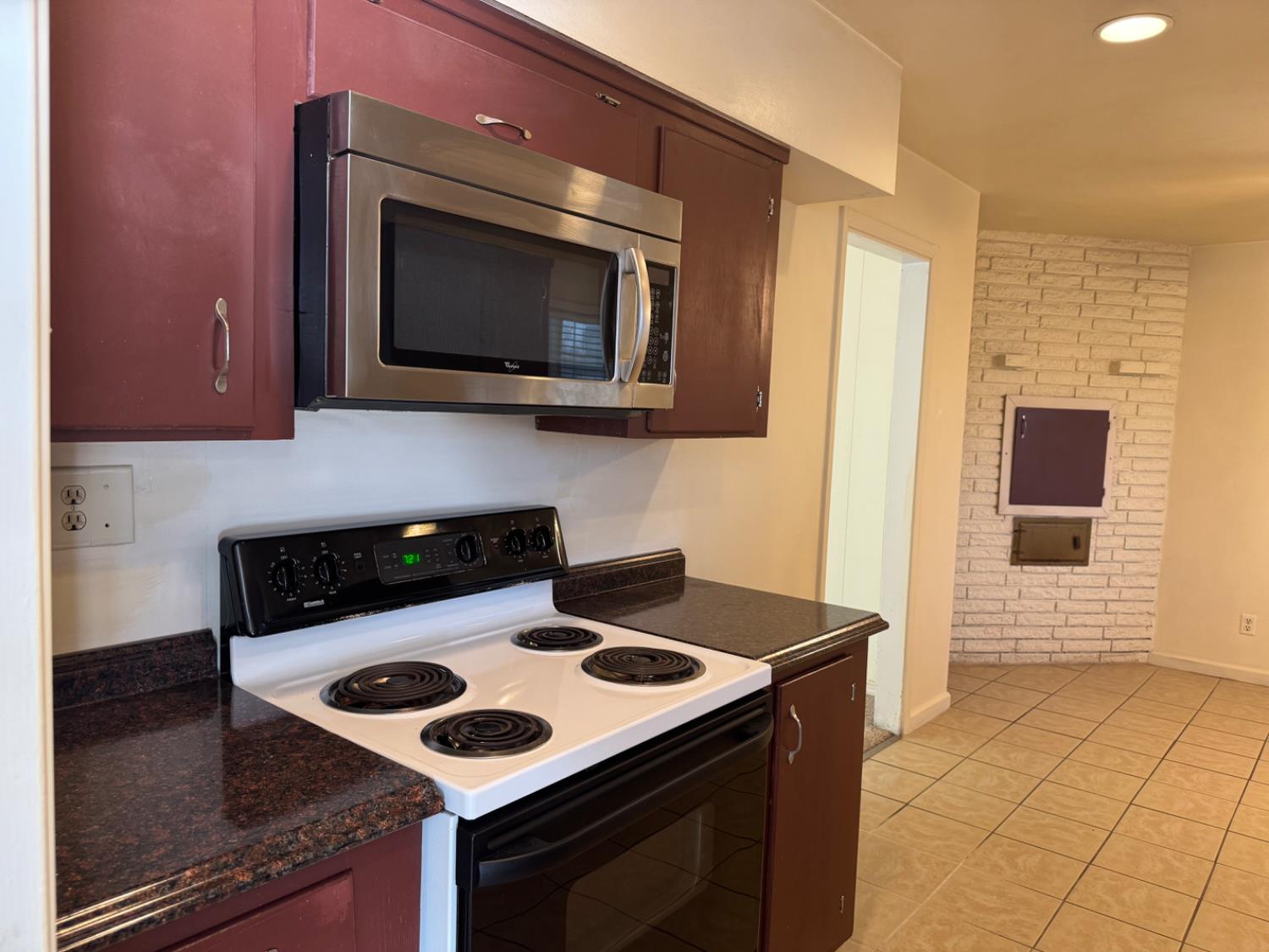 4656 North 5th Street Fresno, CA 93726 - Photo 4 of 22