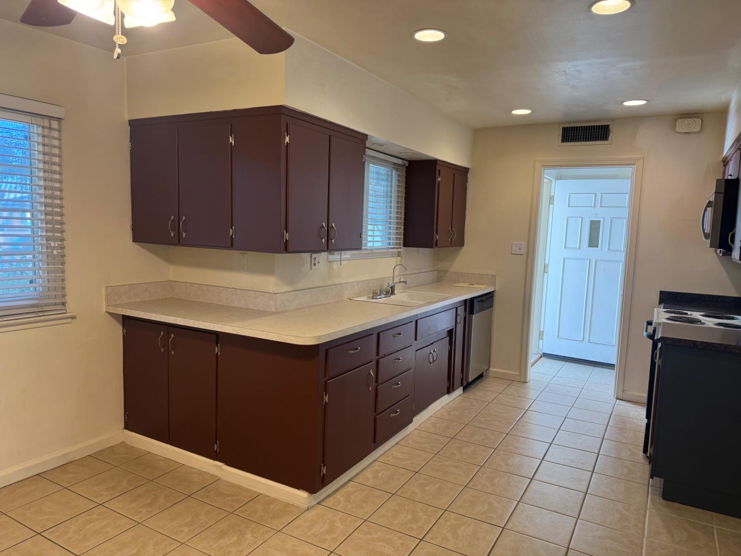 4656 North 5th Street Fresno, CA 93726 - Photo 6 of 22