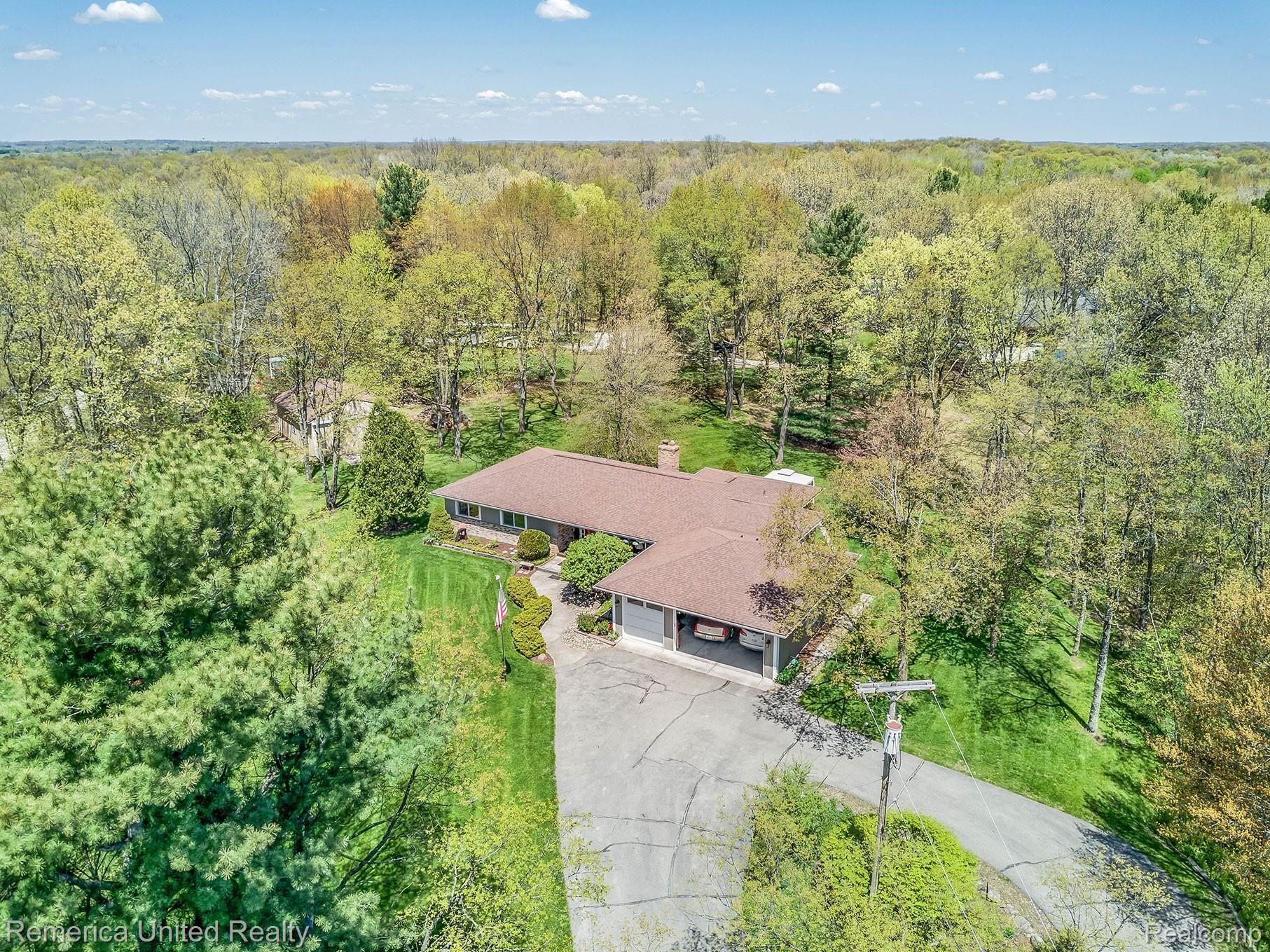 11235 Newman Road Brighton, MI 48114 - Photo 35 of 41 DJI_0174.jpg