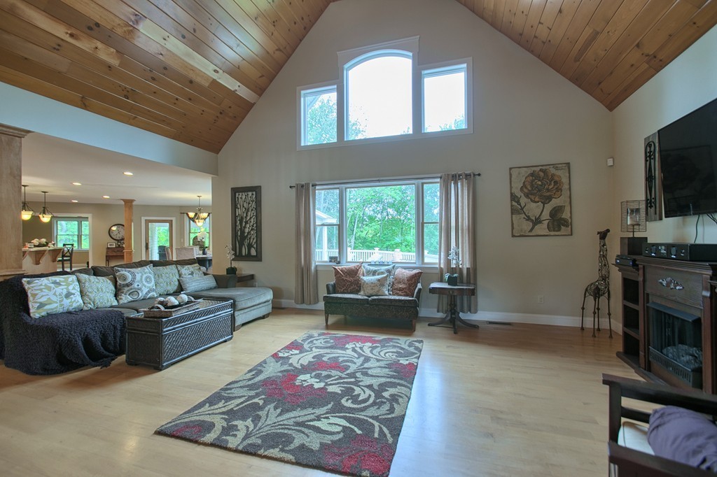 45 Lyons Farm Road Haverhill, MA 01835 - Photo 4 of 30 Gallery Image 4