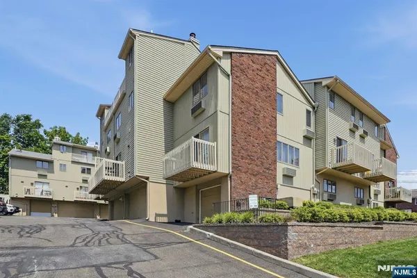 $2,950 | 1 Coles Avenue, Unit 1C, Hackensack, NJ 07601