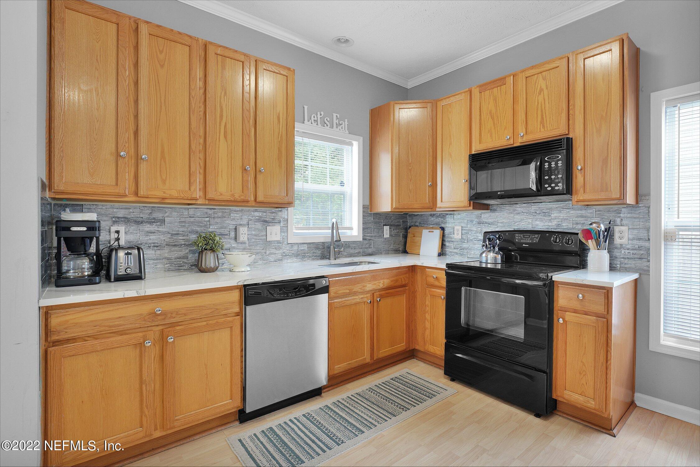 2745 Spring Park Road Jacksonville, FL 32207 - Photo 17 of 41 Kitchen