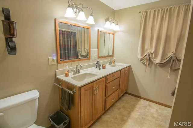 $245,000 | 826 South Elm Street, Vandalia, IL 62471