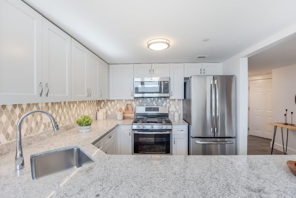 52 Sanborn Street, Unit 401 Reading, MA 01867 - Photo 14 of 37