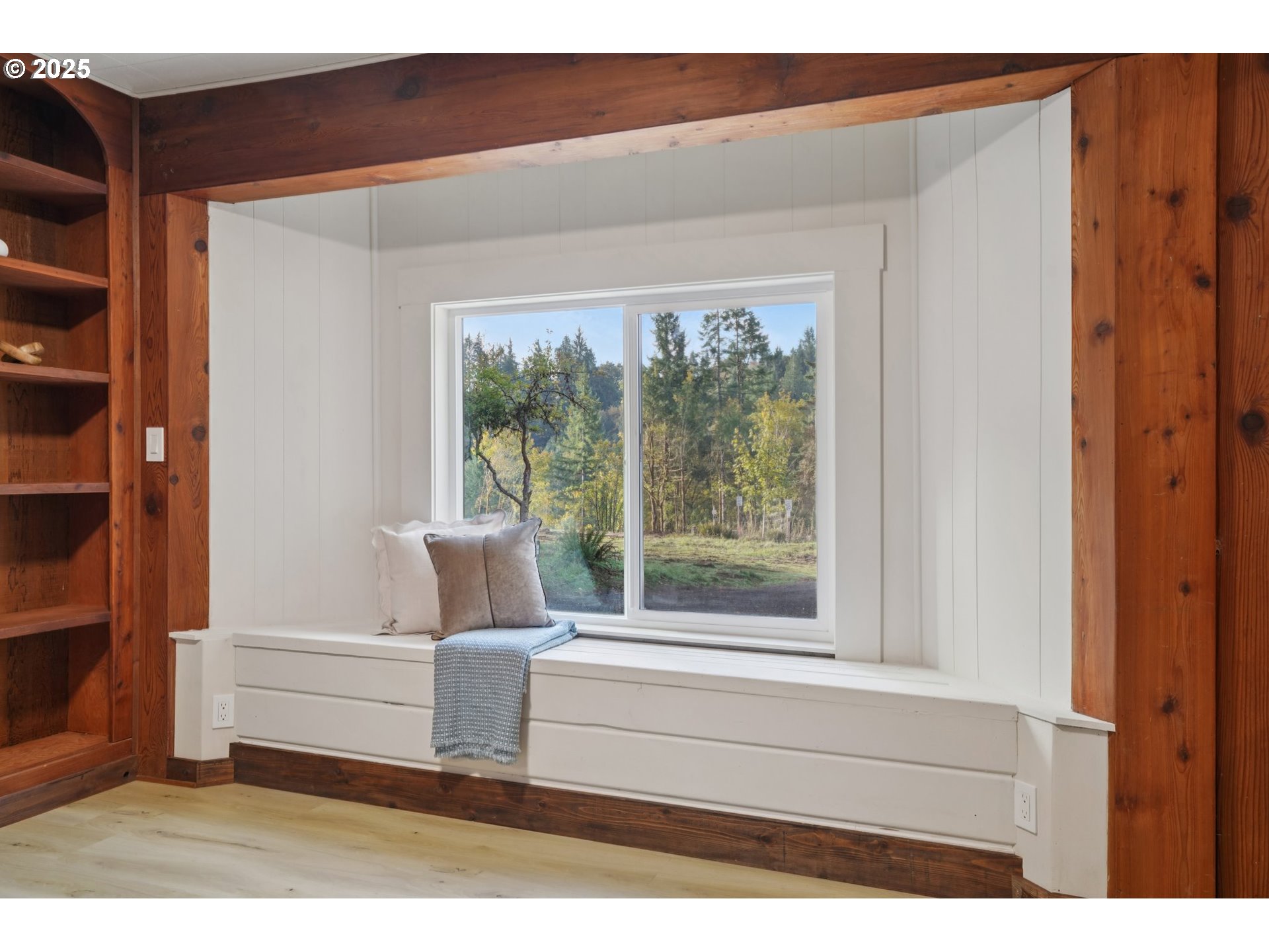 72 Whitewater Road Longview, WA 98632 - Photo 18 of 47 a white cabinet sitting next to a window