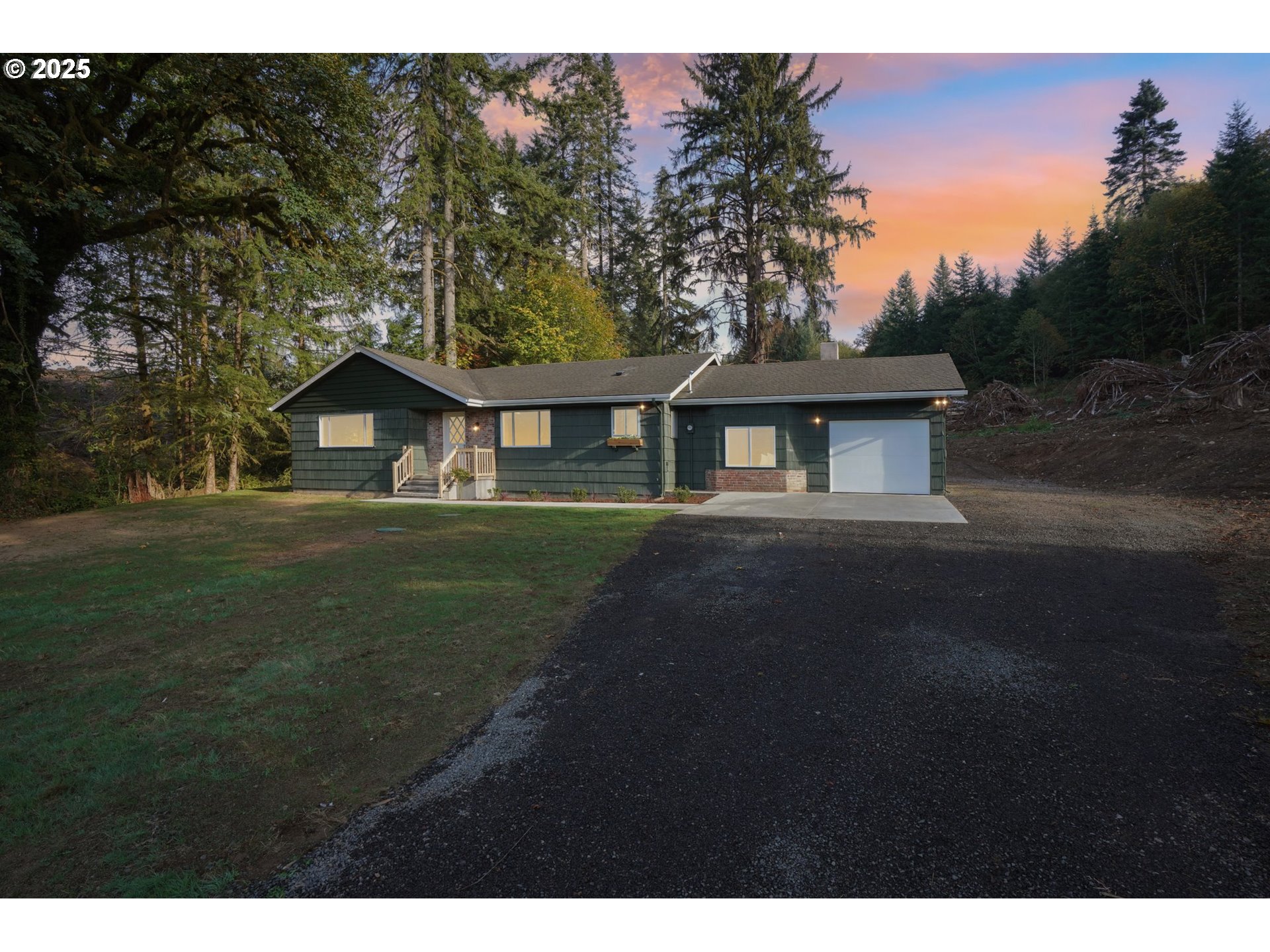 72 Whitewater Road Longview, WA 98632 - Photo 2 of 47 a front view of a house with garden