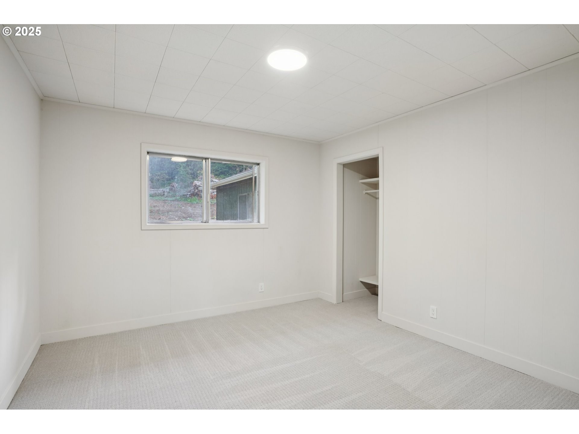 72 Whitewater Road Longview, WA 98632 - Photo 27 of 47 a view of an empty room with a window
