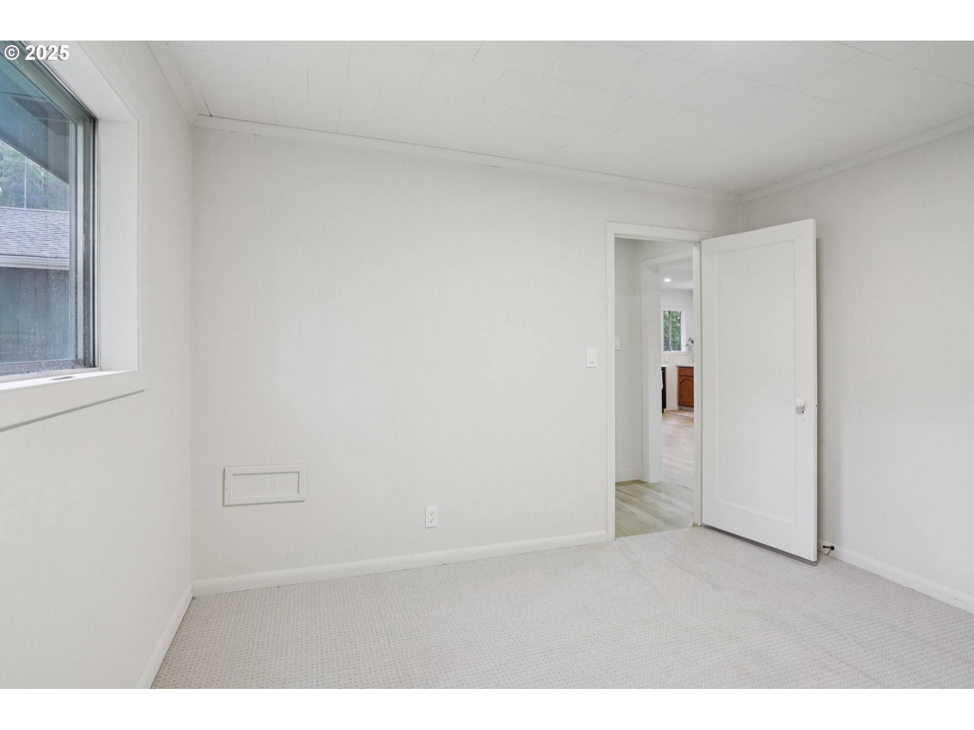 72 Whitewater Road Longview, WA 98632 - Photo 29 of 47 a view of an empty room