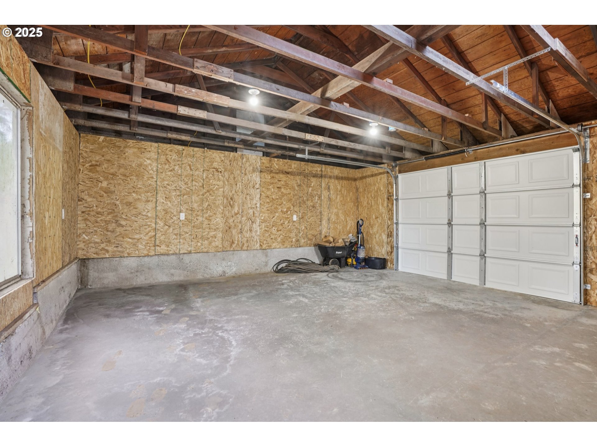 72 Whitewater Road Longview, WA 98632 - Photo 45 of 47 a view of a garage room